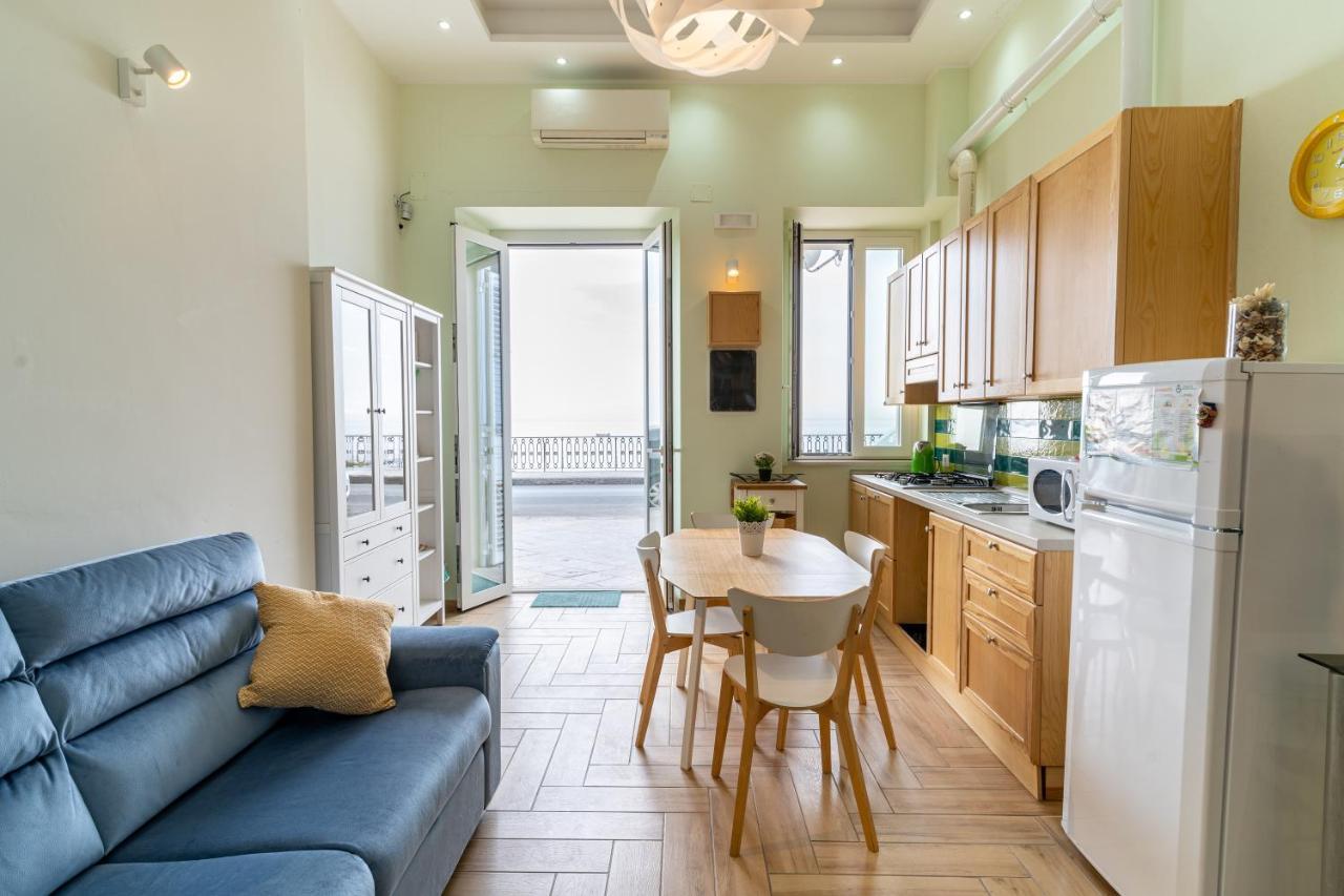 Giardini Naxos Lovely Flat In Front Of The Beach Extérieur photo