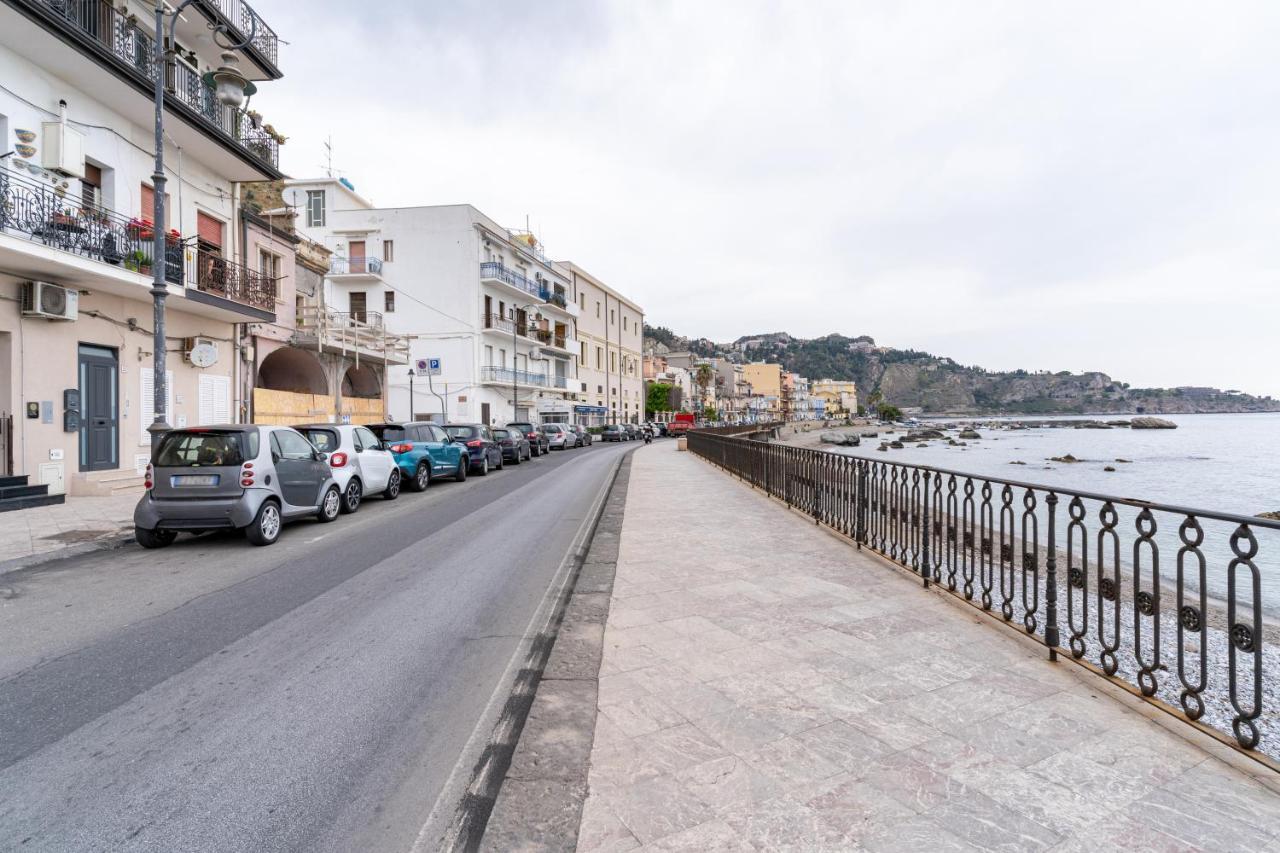 Giardini Naxos Lovely Flat In Front Of The Beach Extérieur photo
